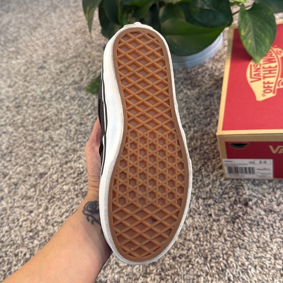 Vans - Picture 8 of 12